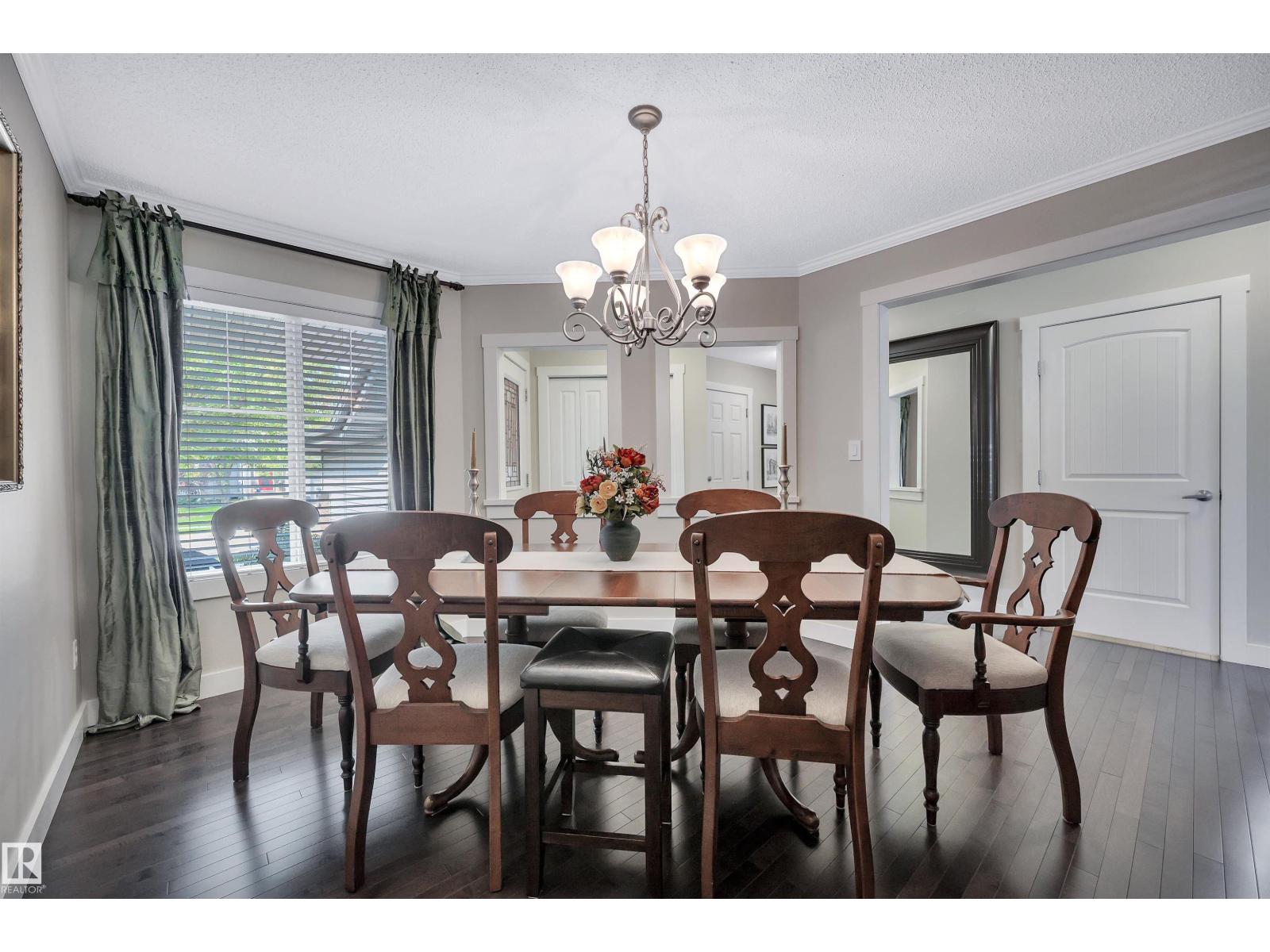 Photo 11 of 956 Chahley Cr Nw, Edmonton AB