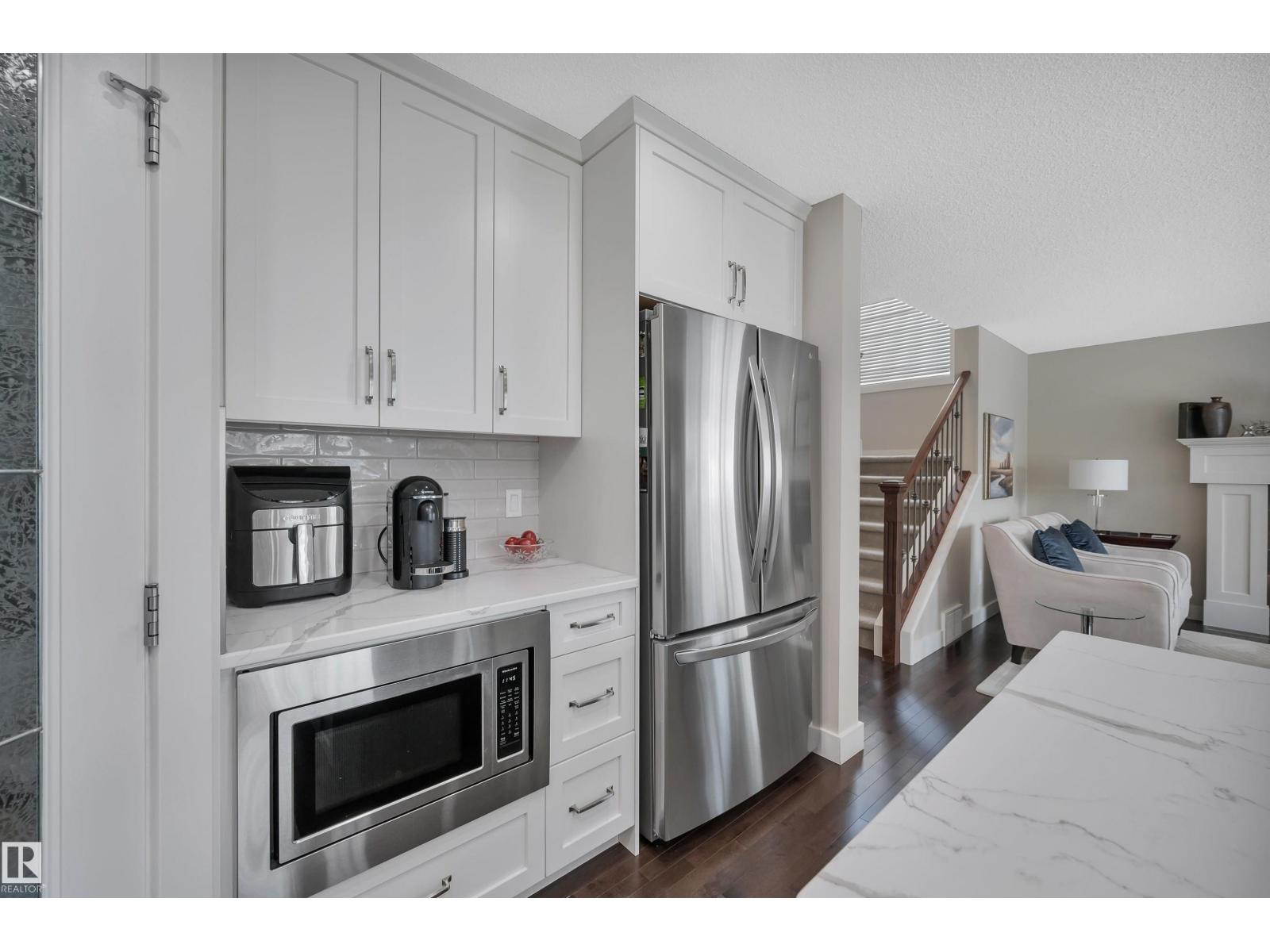 Photo 20 of 956 Chahley Cr Nw, Edmonton AB