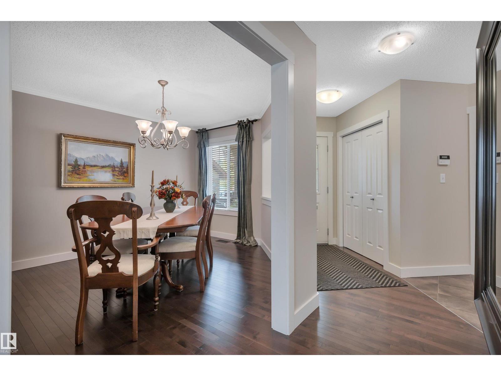 Photo 10 of 956 Chahley Cr Nw, Edmonton AB
