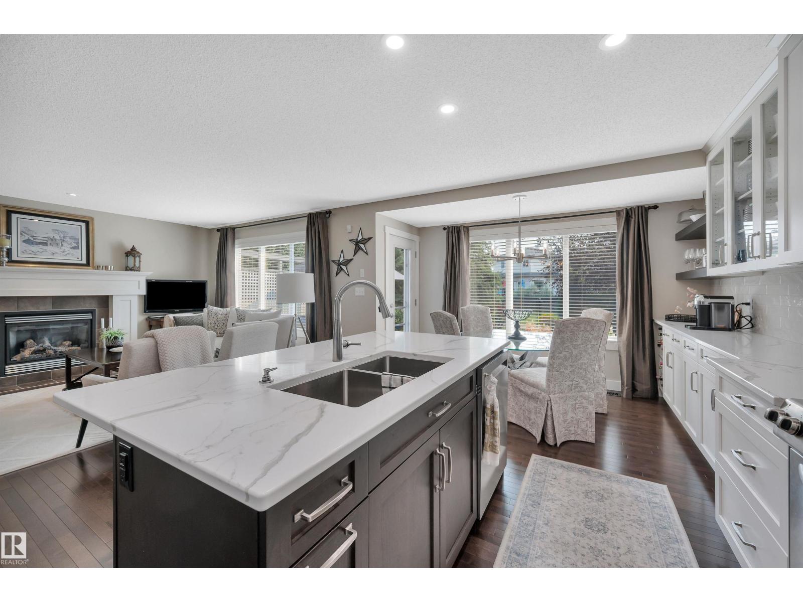 Photo 21 of 956 Chahley Cr Nw, Edmonton AB