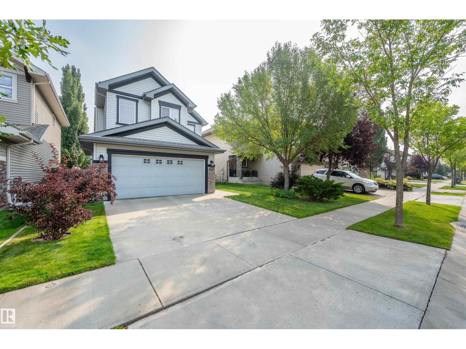 Photo 4 of 956 Chahley Cr Nw, Edmonton AB