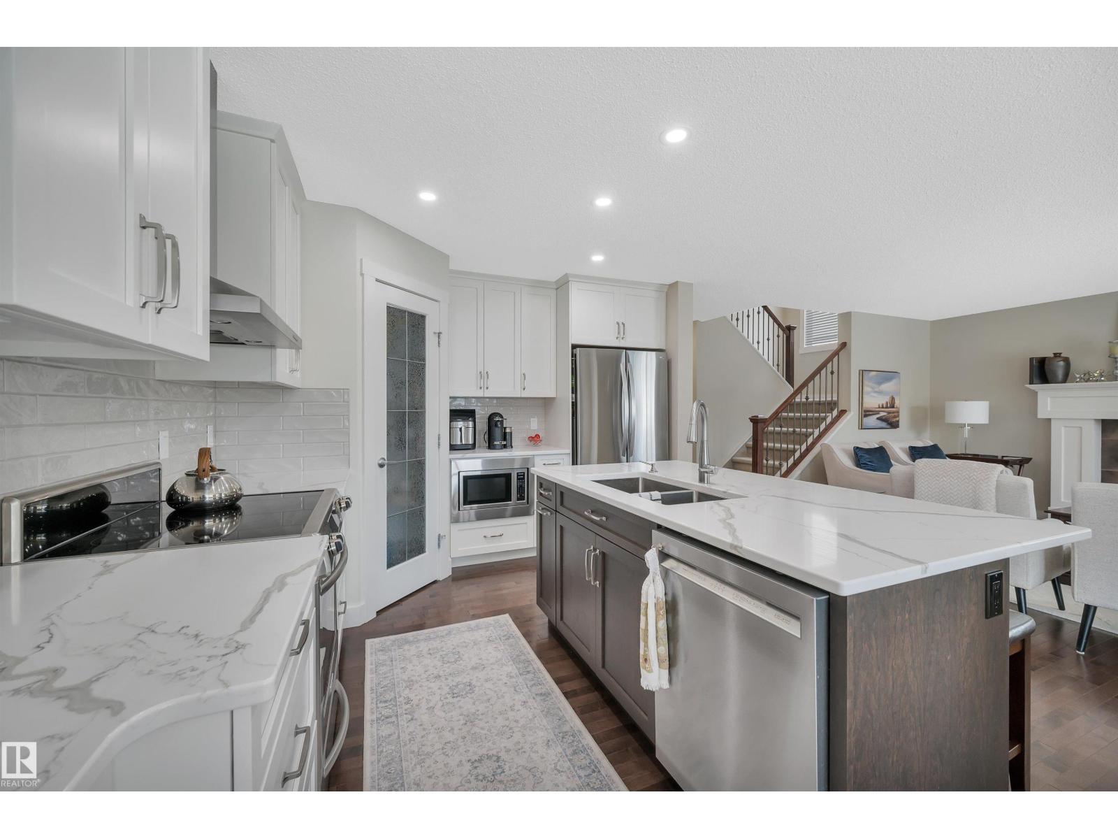 Photo 19 of 956 Chahley Cr Nw, Edmonton AB