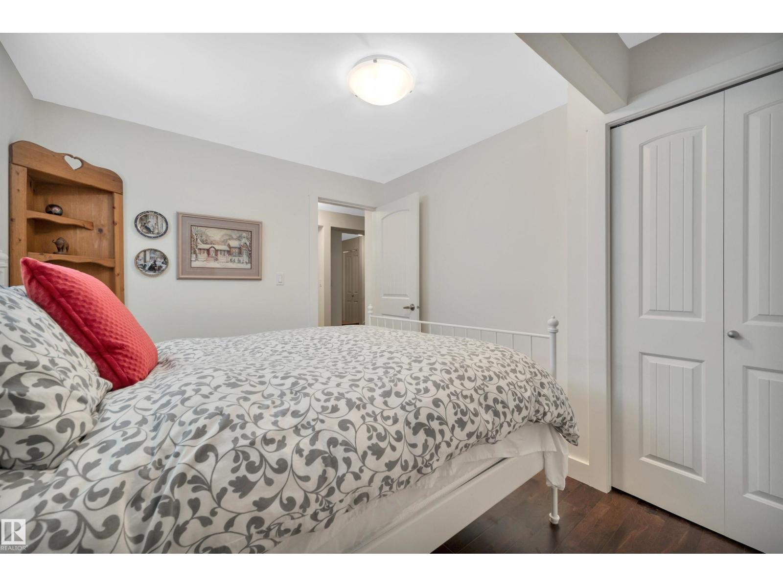 Photo 47 of 956 Chahley Cr Nw, Edmonton AB