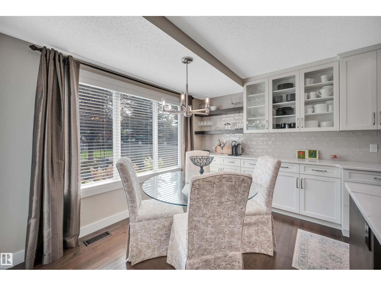 Photo 23 of 956 Chahley Cr Nw, Edmonton AB