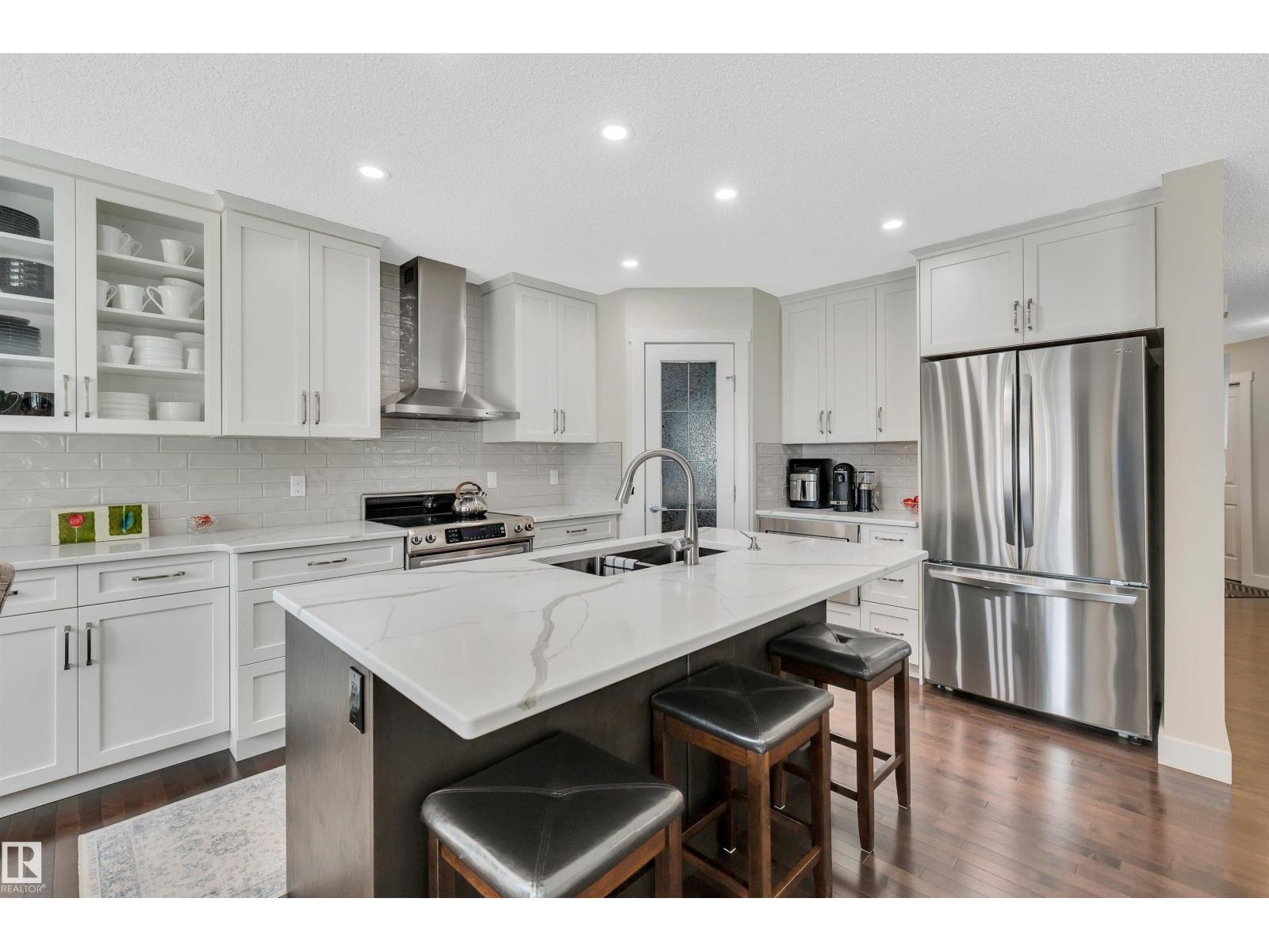 Photo 18 of 956 Chahley Cr Nw, Edmonton AB