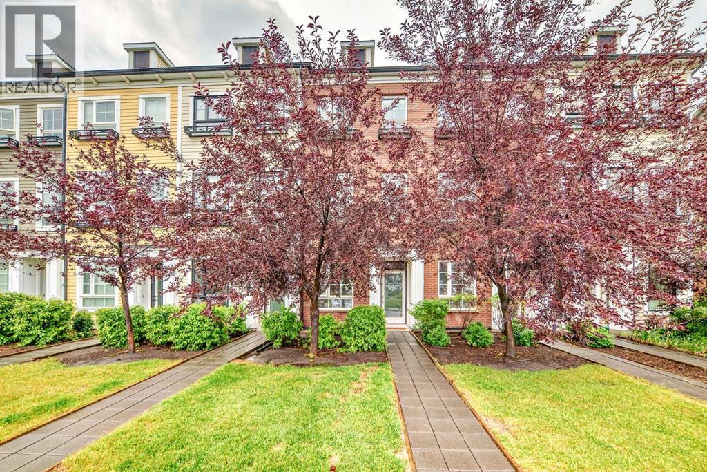 Photo 2 of 227 Copperpond Common Se, Calgary AB