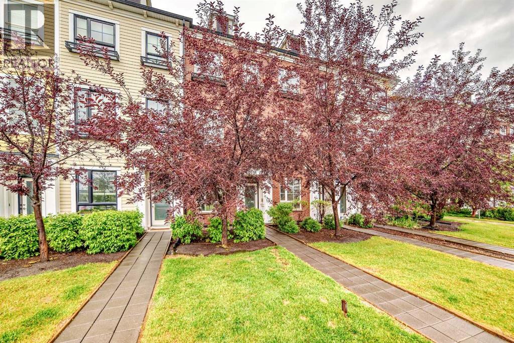 Photo 1 of 227 Copperpond Common Se, Calgary AB
