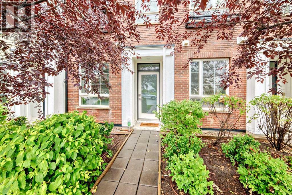 Photo 3 of 227 Copperpond Common Se, Calgary AB