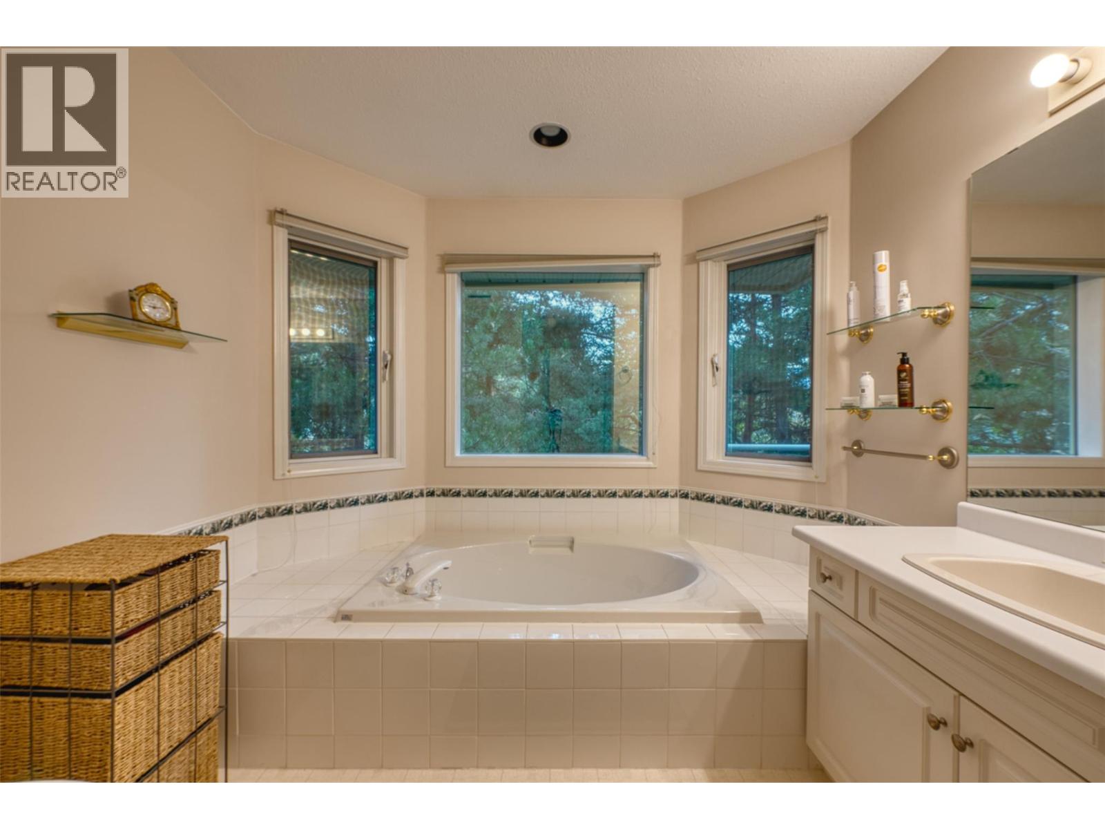9 980 Dilworth Drive, Kelowna