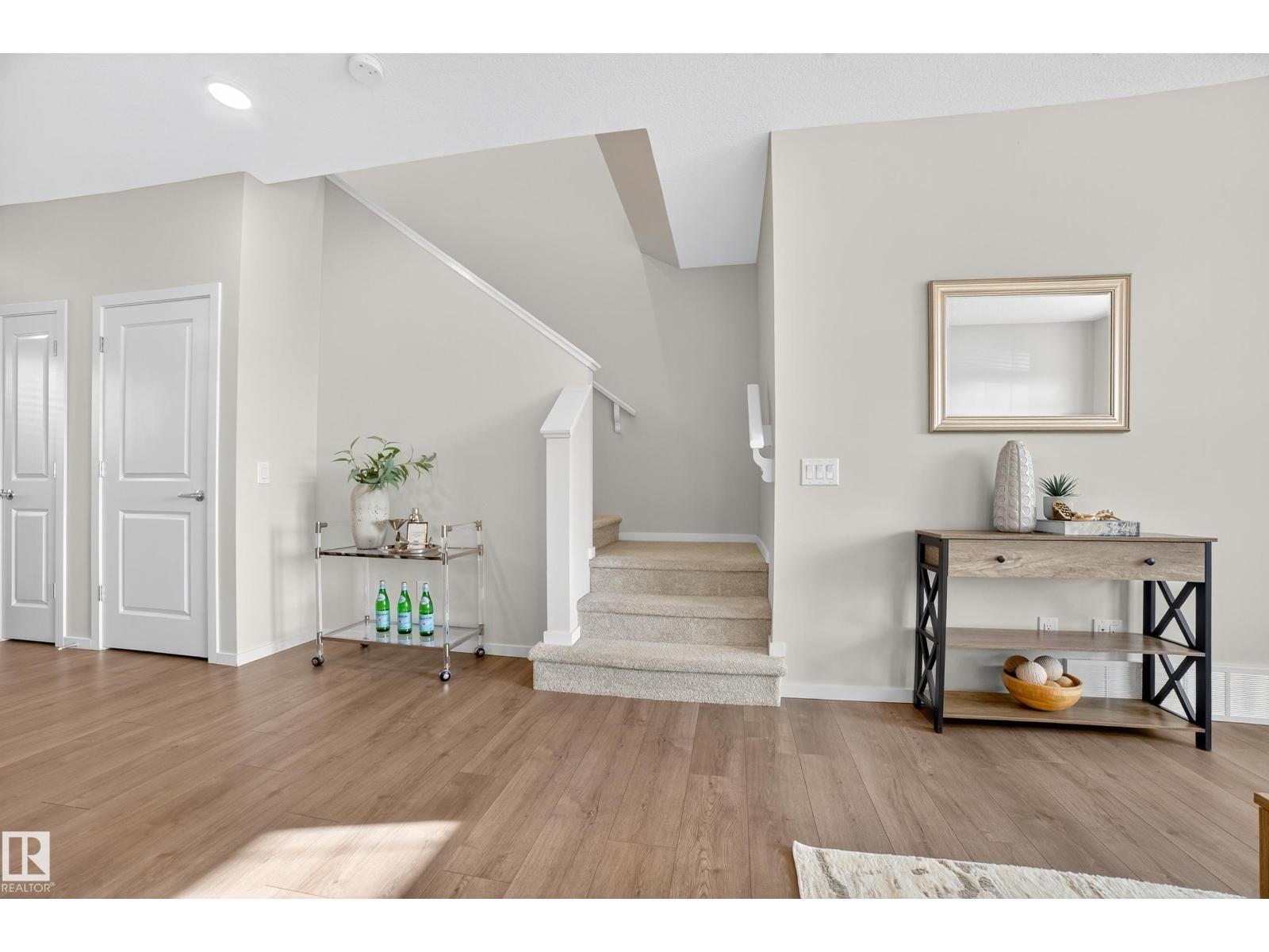 Photo 10 of 2047 Maple Rd Nw, Edmonton AB