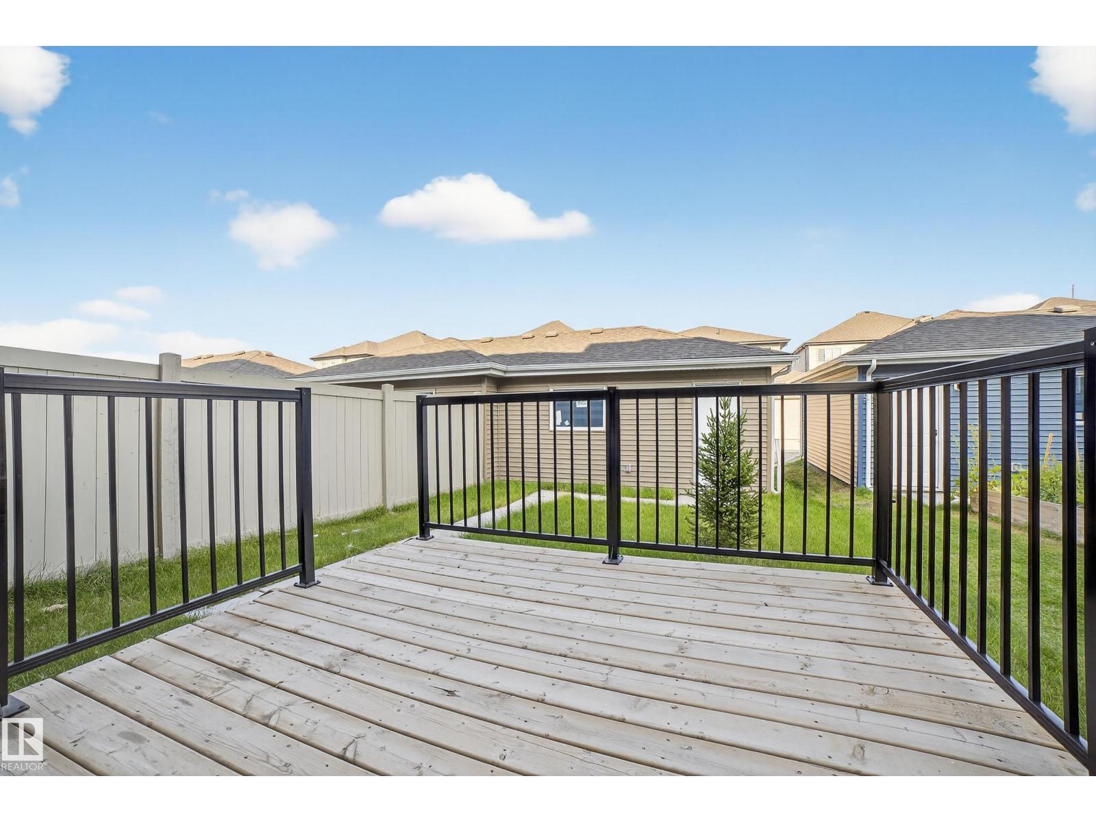 Photo 29 of 2047 Maple Rd Nw, Edmonton AB