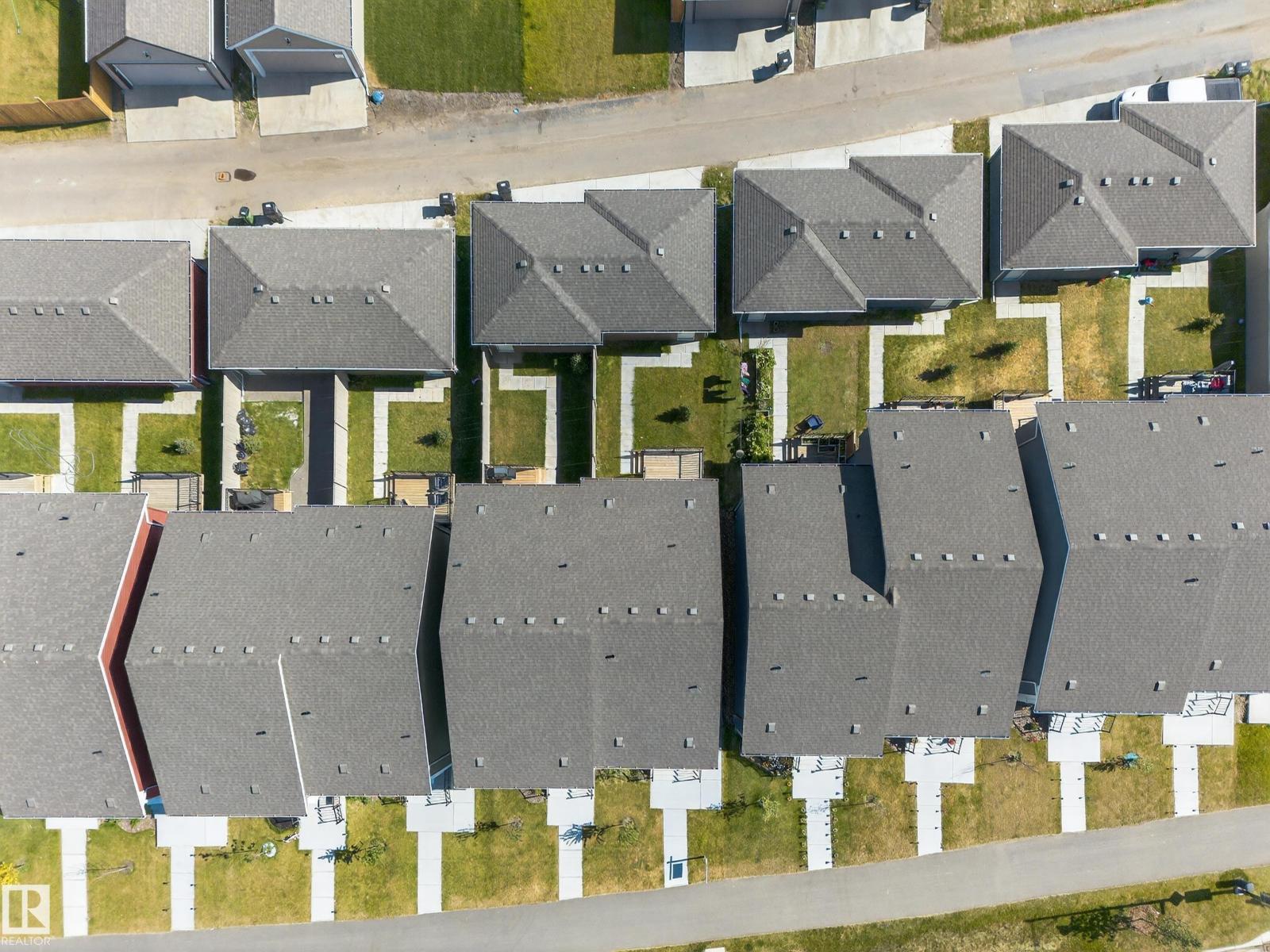 Photo 33 of 2047 Maple Rd Nw, Edmonton AB