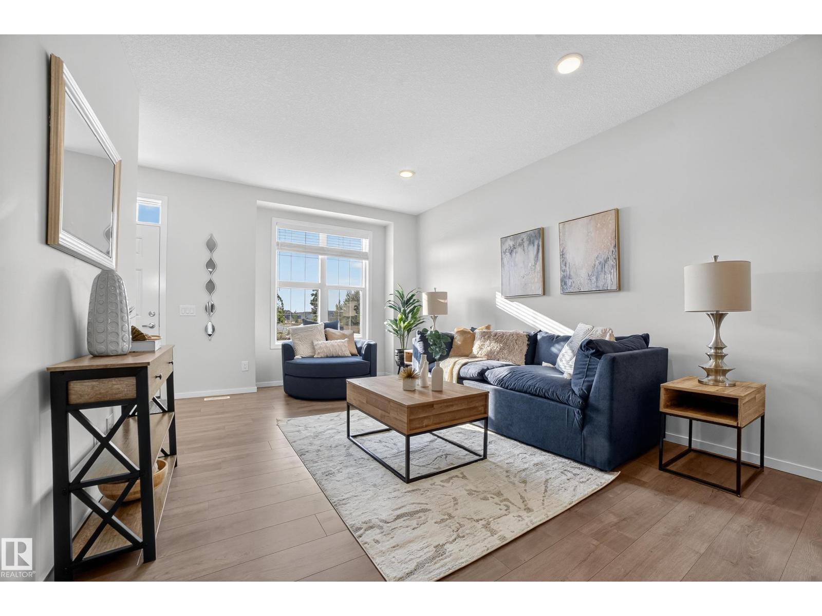 Photo 8 of 2047 Maple Rd Nw, Edmonton AB