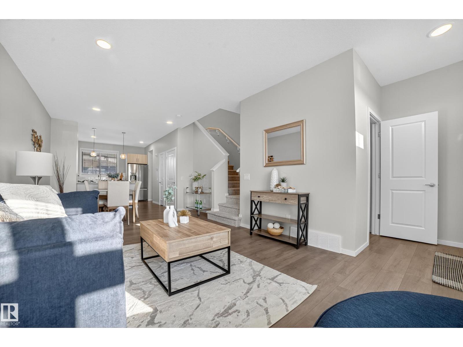 Photo 9 of 2047 Maple Rd Nw, Edmonton AB