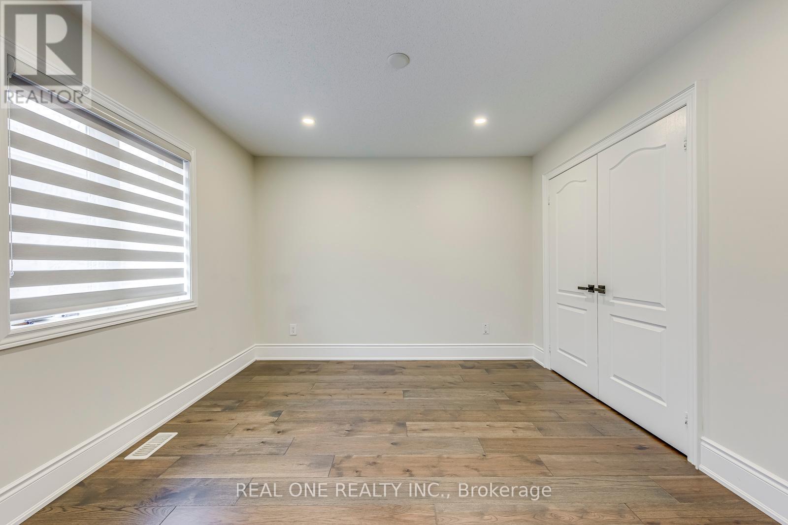 Photo 33 of 2240 Pine Glen Road, Oakville ON