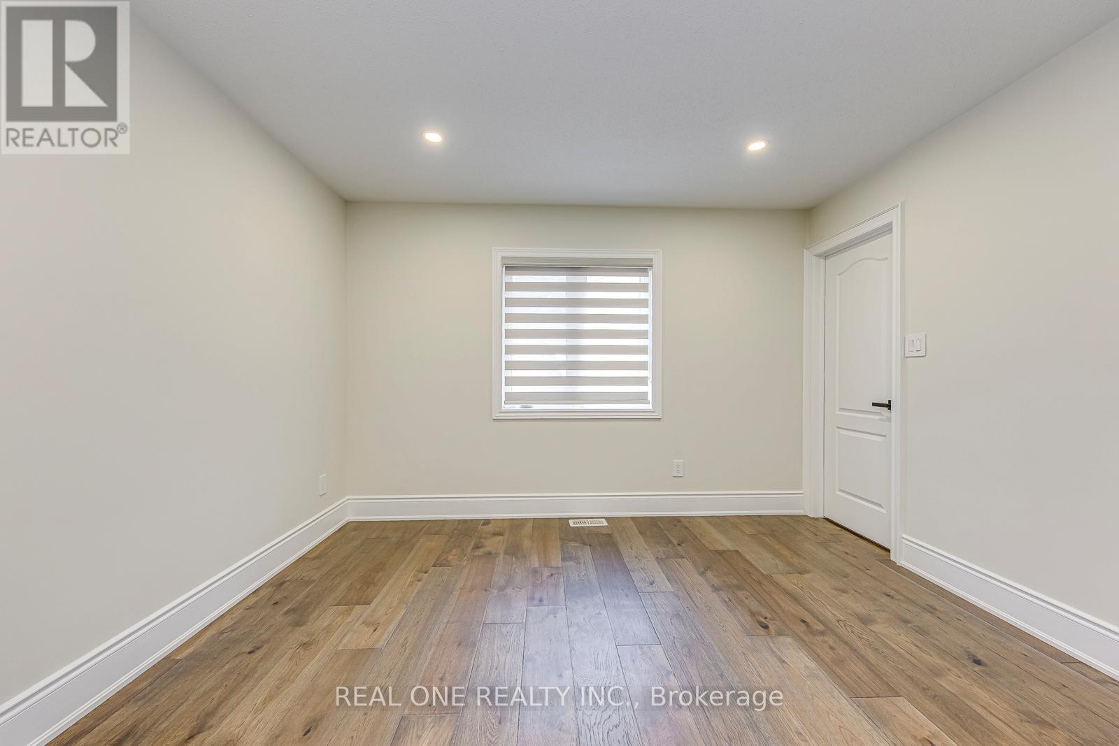 Photo 35 of 2240 Pine Glen Road, Oakville ON