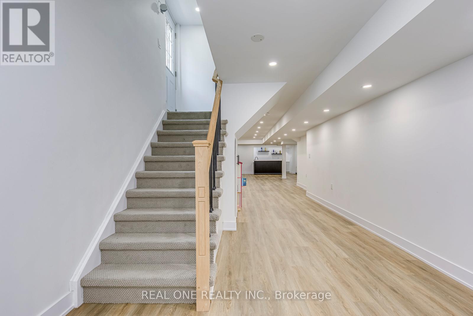 Photo 36 of 2240 Pine Glen Road, Oakville ON