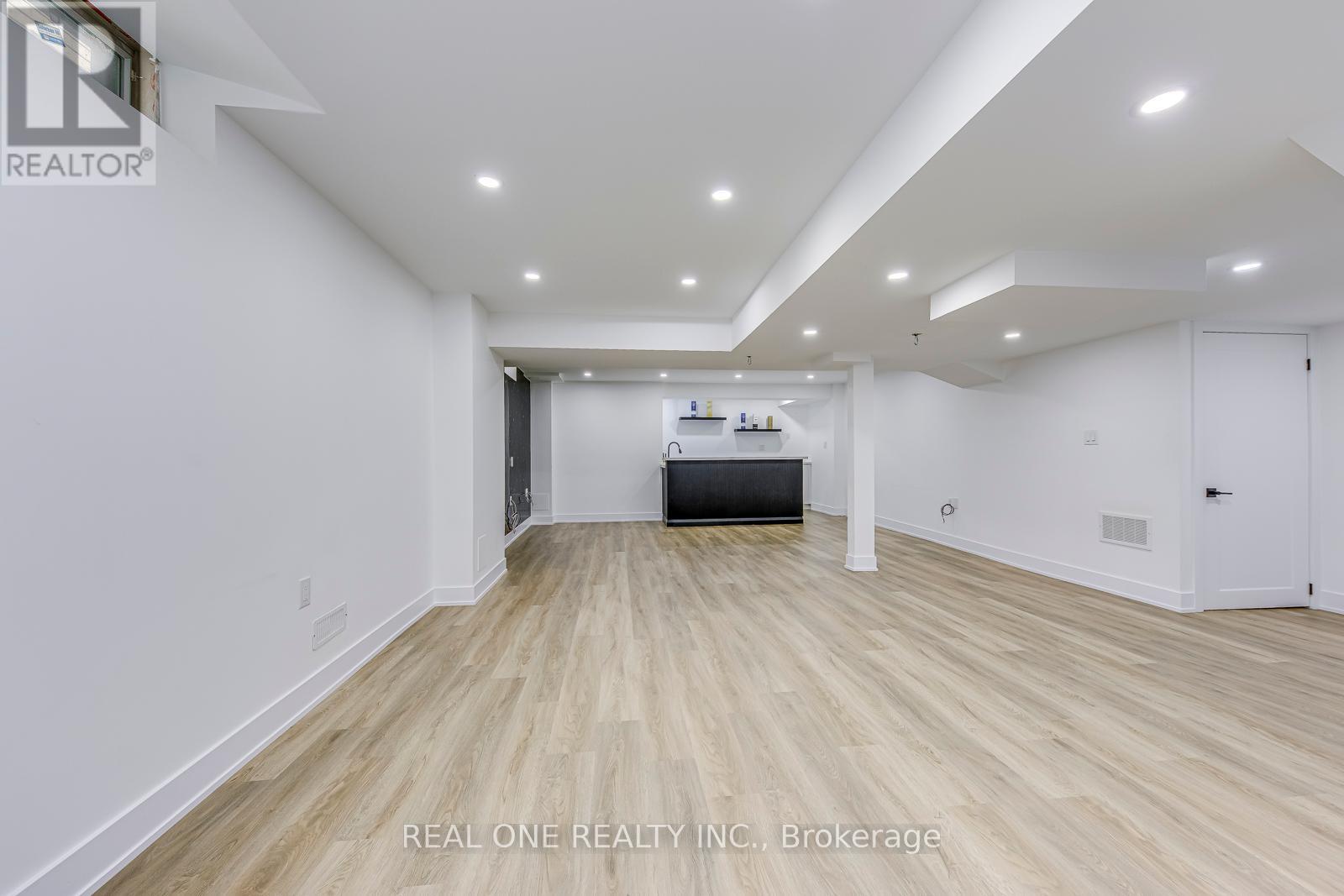 Photo 38 of 2240 Pine Glen Road, Oakville ON
