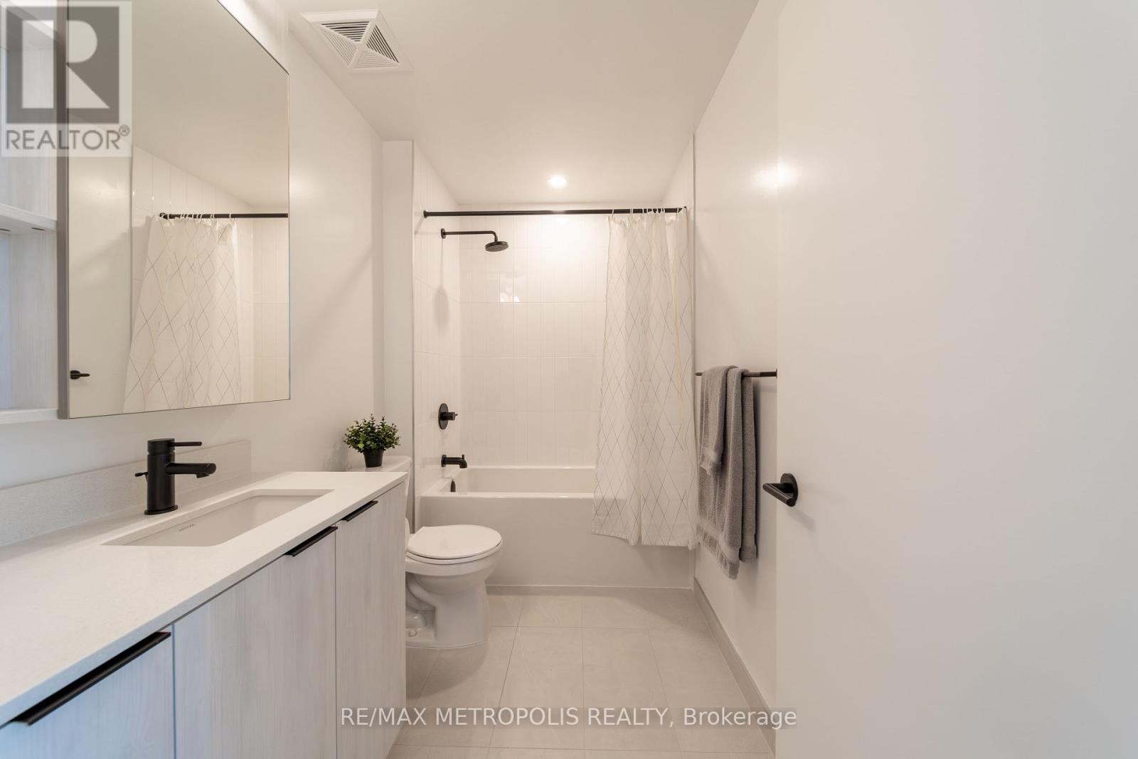 Photo 11 of 807 2495 Eglinton Avenue W, Mississauga ON