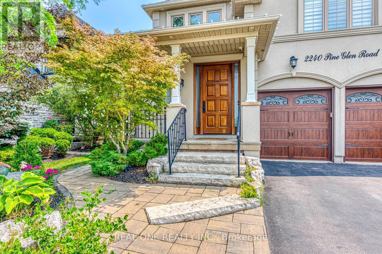 Photo 3 of 2240 Pine Glen Road, Oakville ON