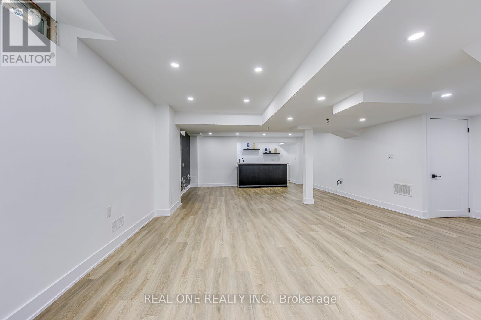 Photo 38 of 2240 Pine Glen Road, Oakville ON