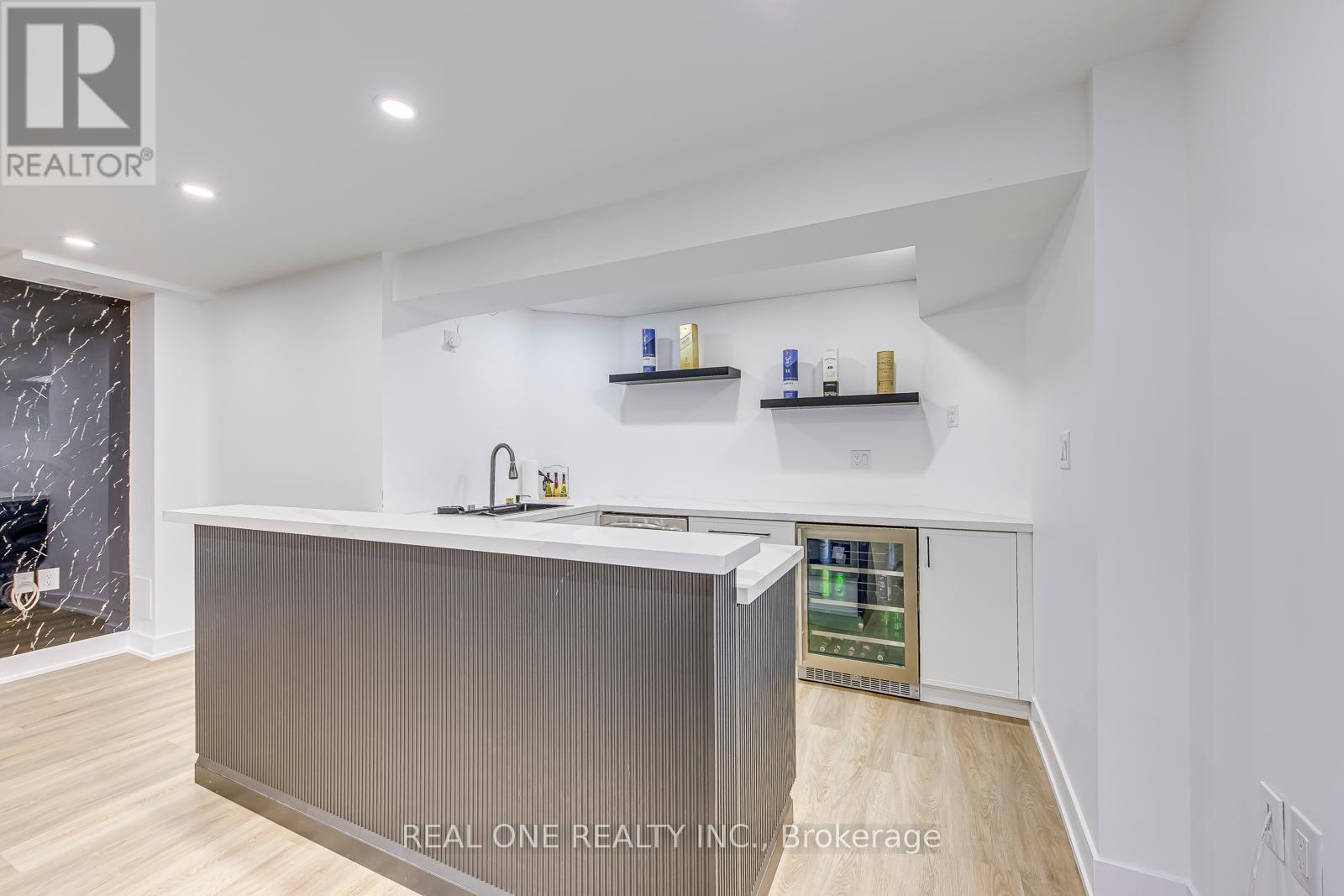 Photo 40 of 2240 Pine Glen Road, Oakville ON