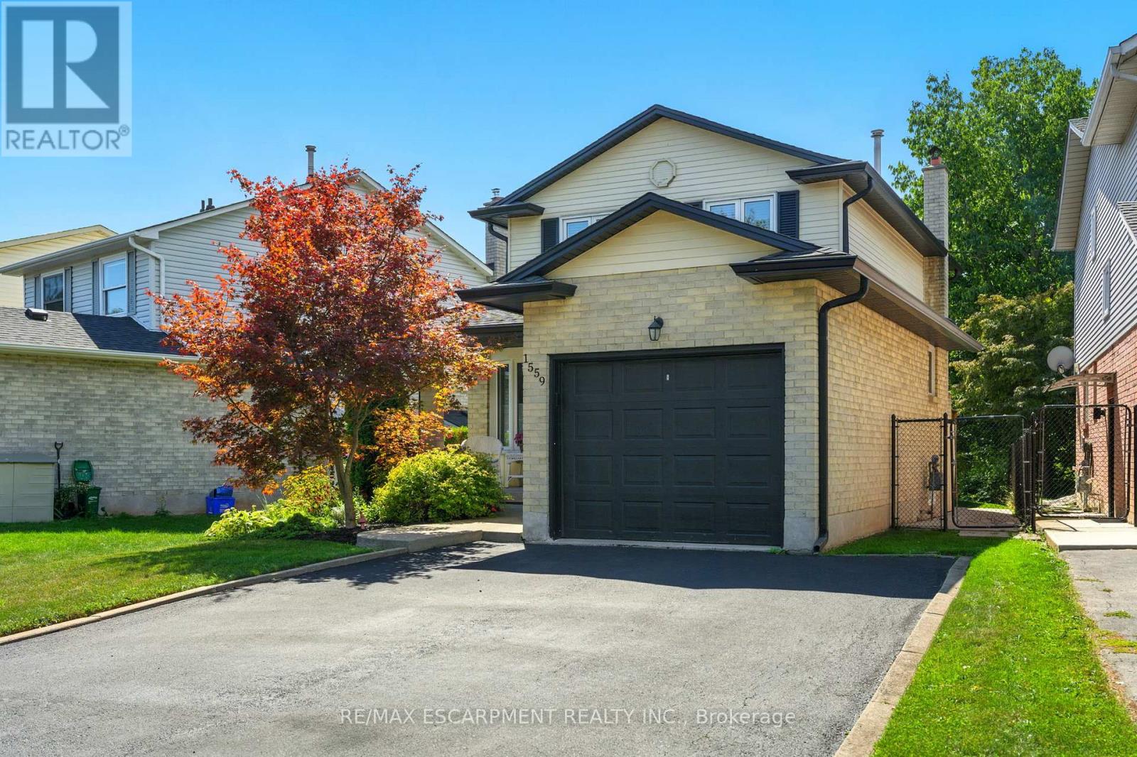 Photo 2 of 1559 Riley Avenue, Burlington ON