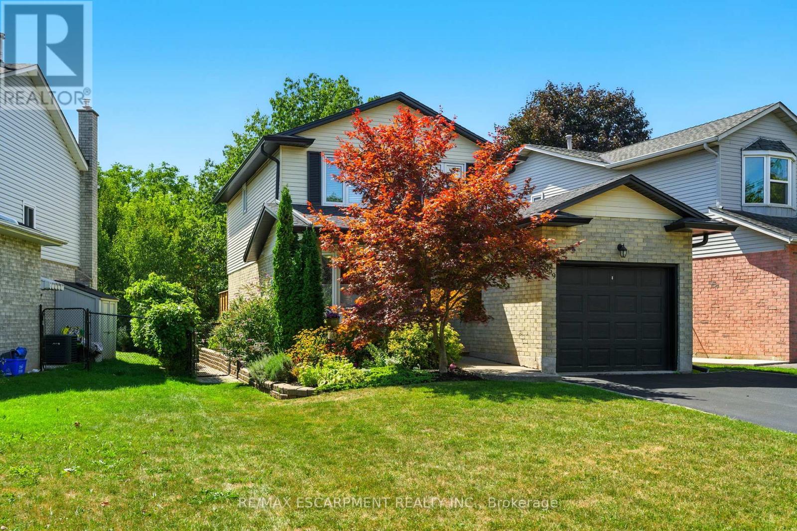 Photo 3 of 1559 Riley Avenue, Burlington ON