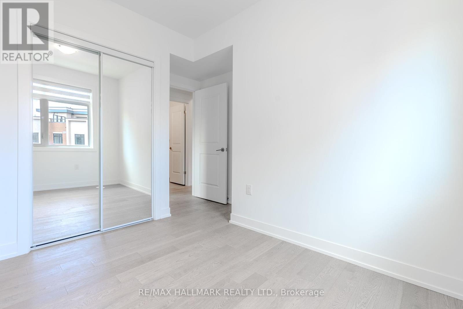 Photo 22 of 216 1085 Douglas Mccurdy Common, Mississauga ON