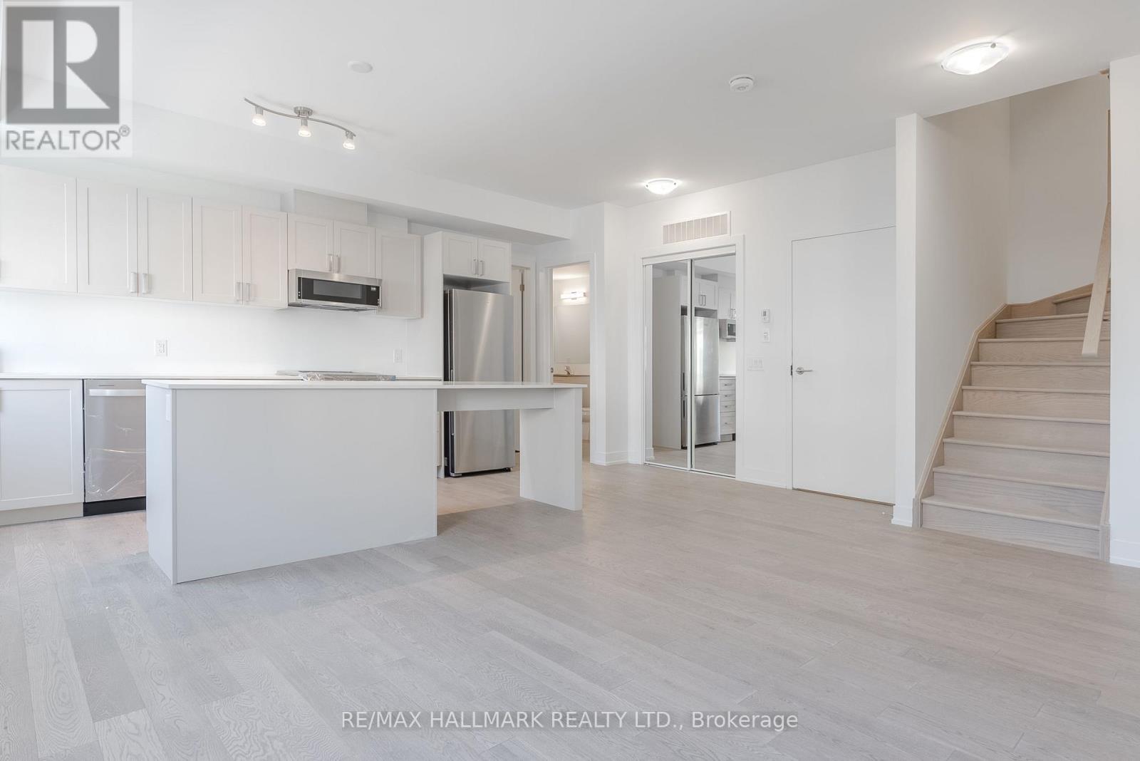 Photo 7 of 216 1085 Douglas Mccurdy Common, Mississauga ON