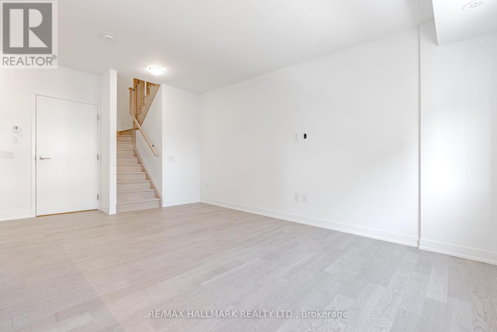 Photo 8 of 216 1085 Douglas Mccurdy Common, Mississauga ON