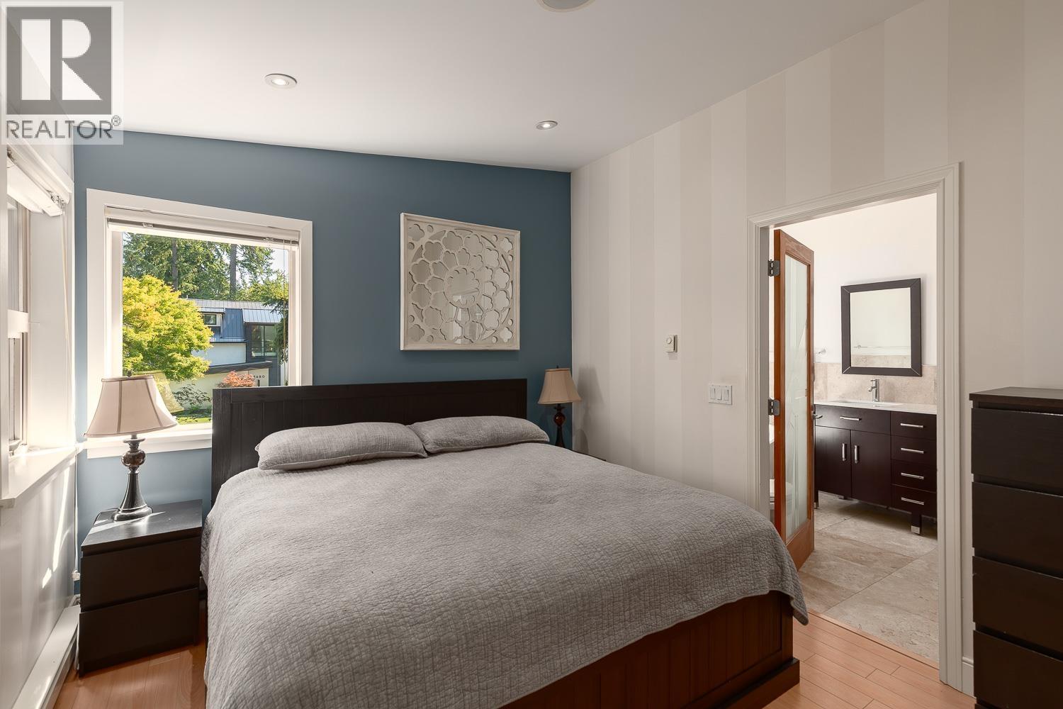 Photo 17 of 3681 Henderson Avenue, North Vancouver BC
