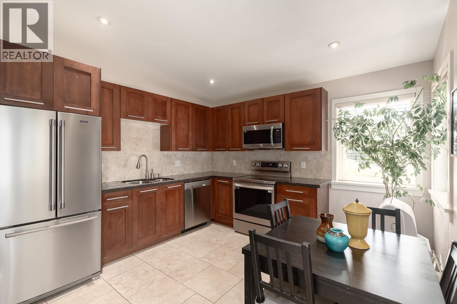 Photo 32 of 3681 Henderson Avenue, North Vancouver BC