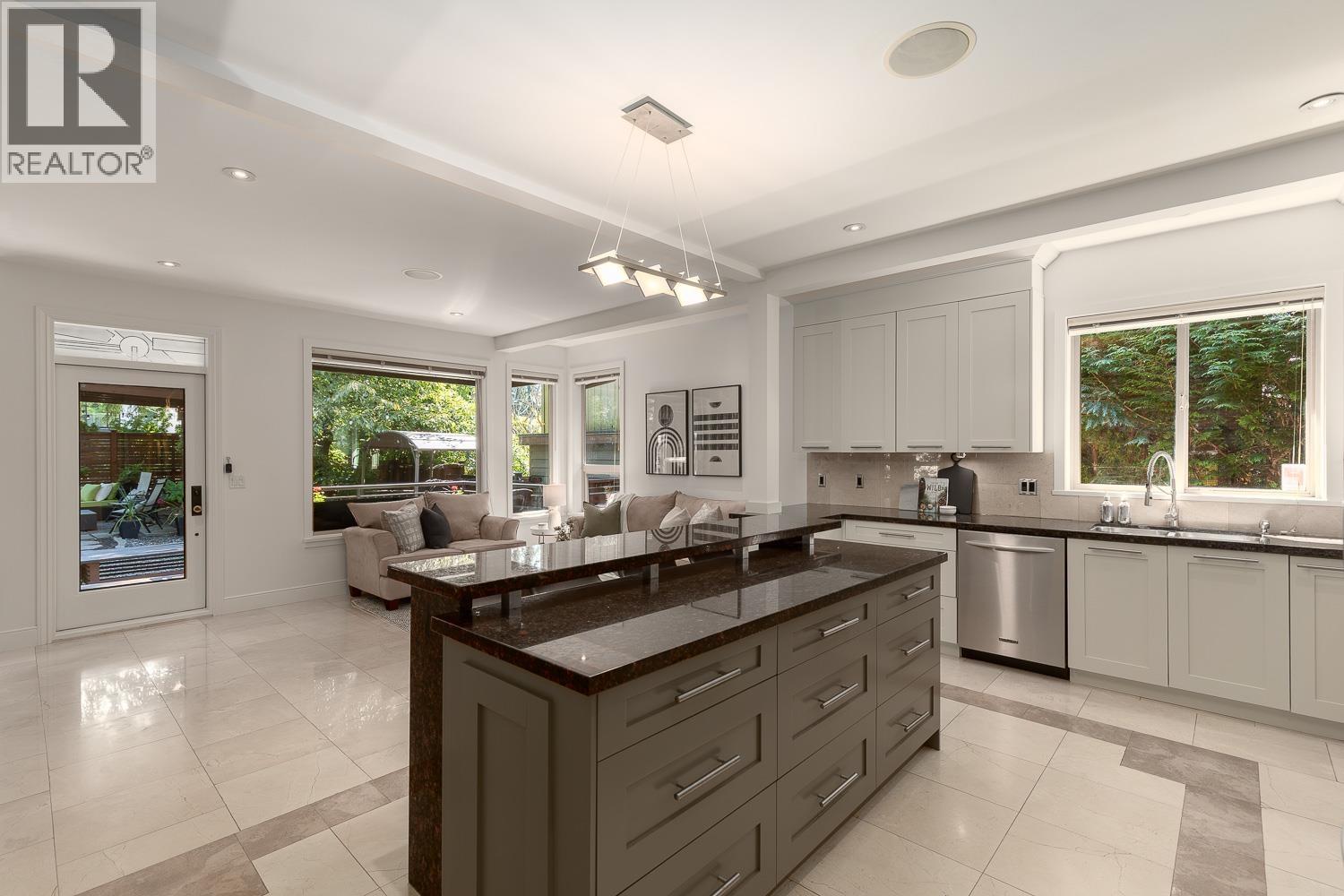 Photo 15 of 3681 Henderson Avenue, North Vancouver BC