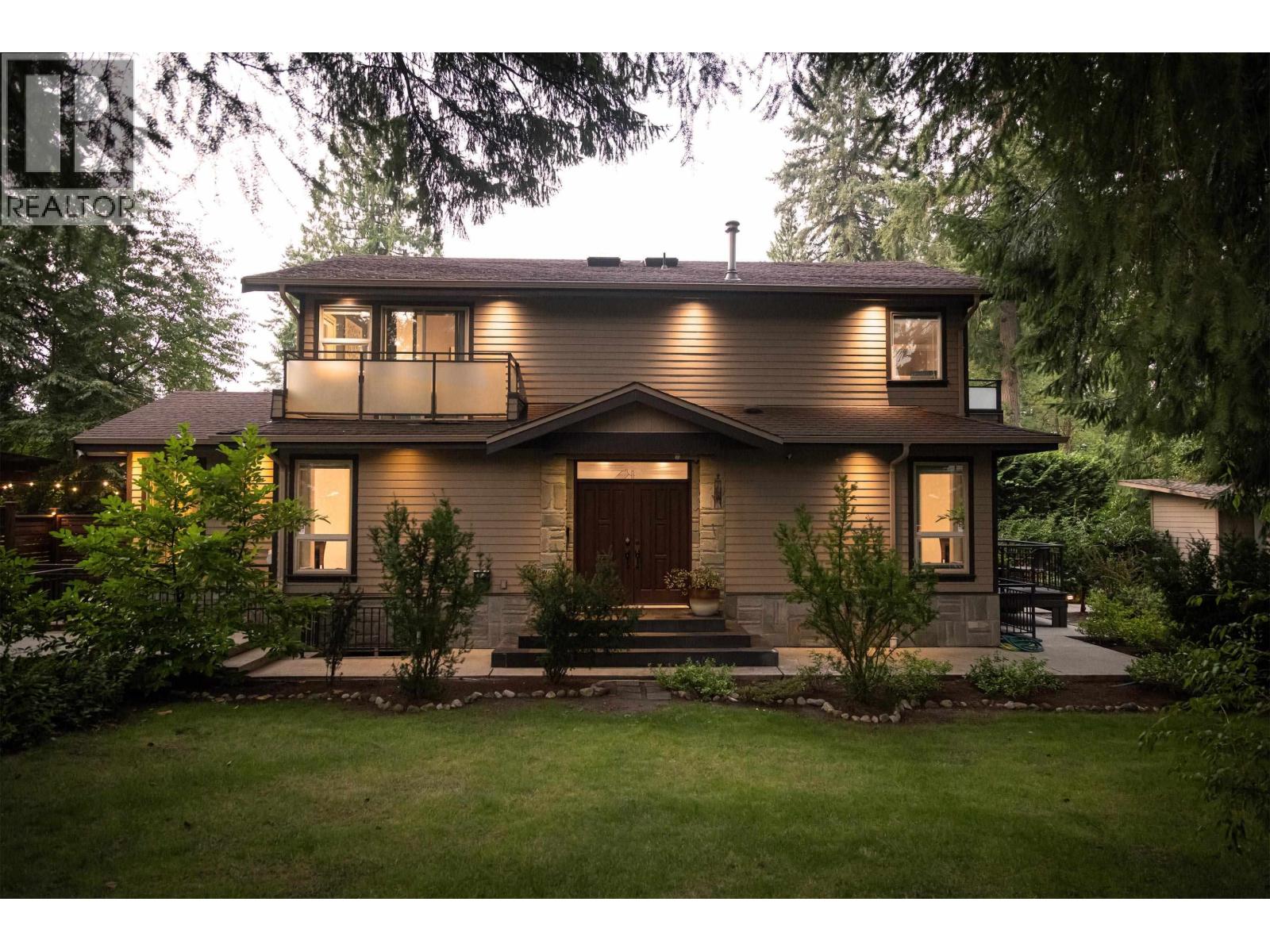 Photo 3 of 3681 Henderson Avenue, North Vancouver BC
