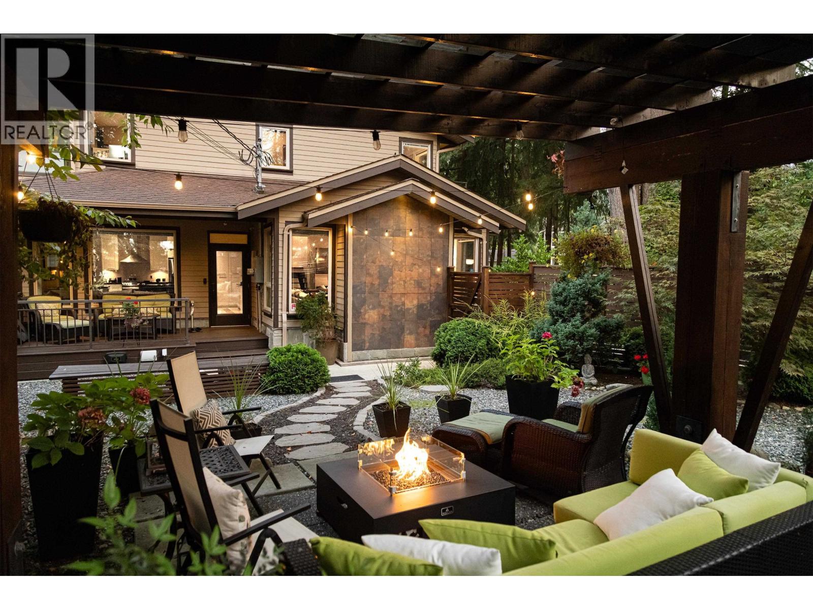 Photo 2 of 3681 Henderson Avenue, North Vancouver BC