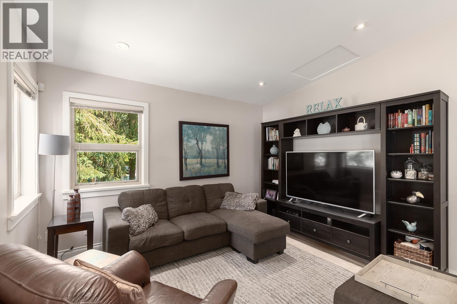 Photo 31 of 3681 Henderson Avenue, North Vancouver BC