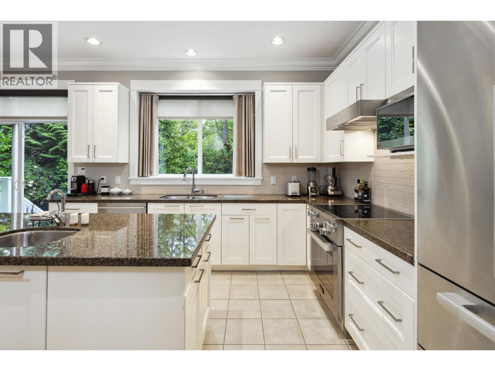 Photo 15 of 3322 W 40th Avenue, Vancouver BC