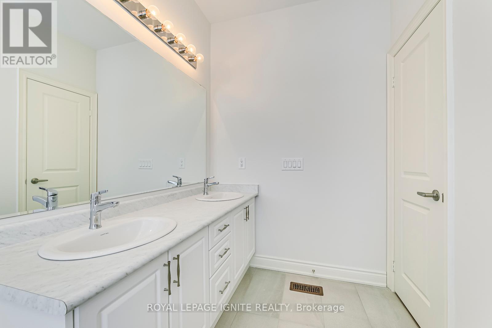 Photo 27 of 110 Cattail Crescent, Hamilton ON