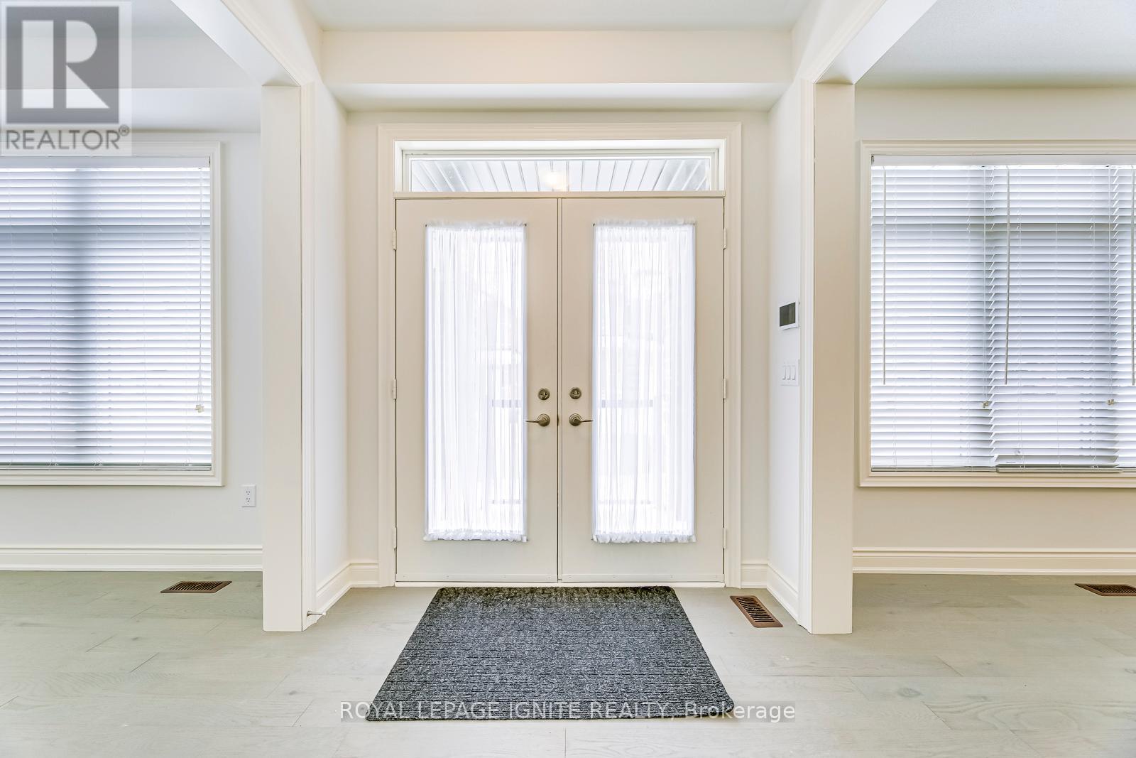 Photo 5 of 110 Cattail Crescent, Hamilton ON