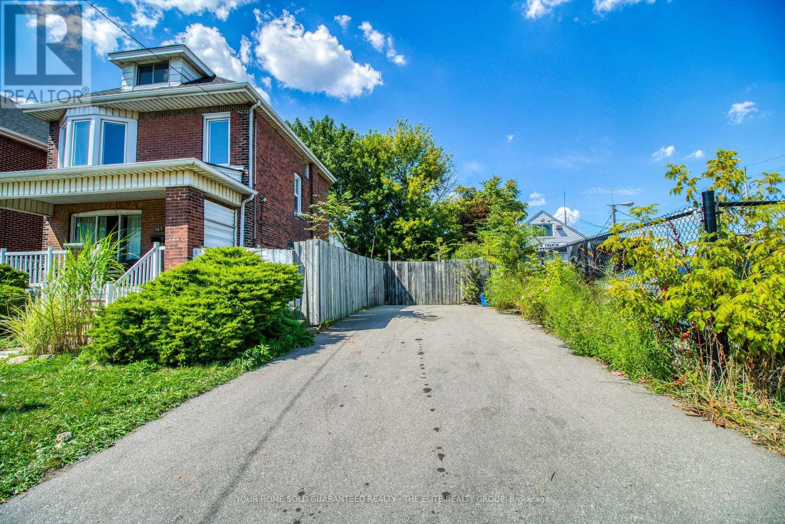 Photo 2 of 167 Balsam Avenue N, Hamilton ON