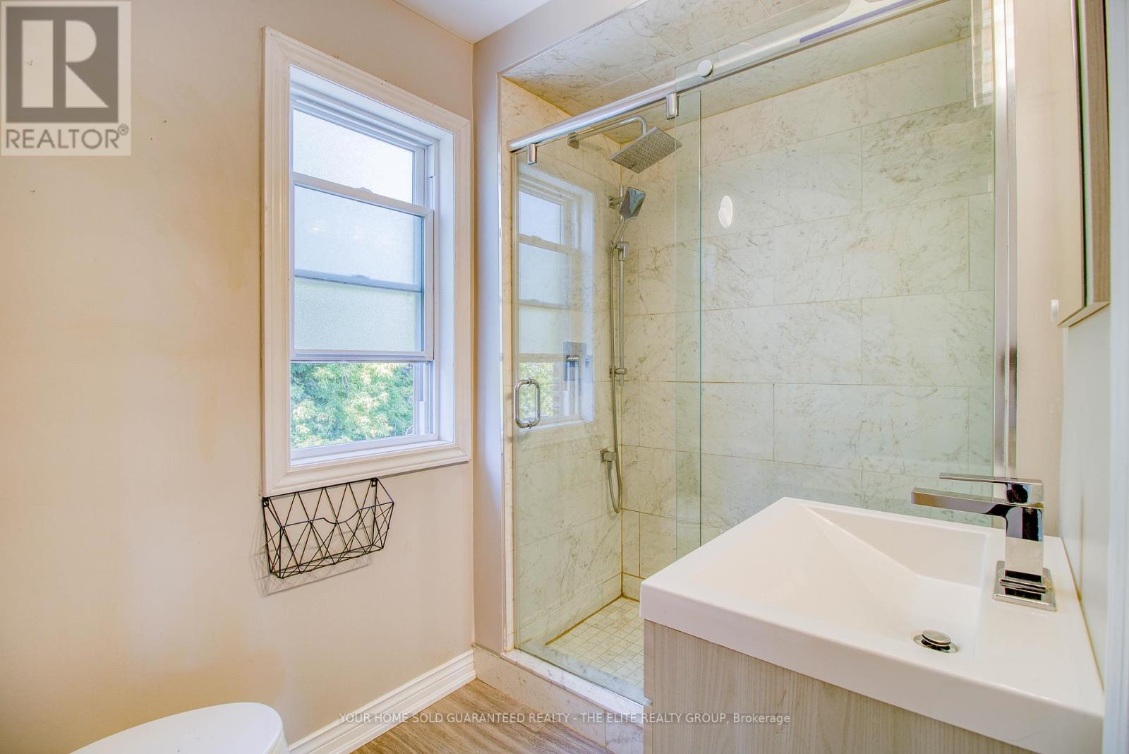 Photo 23 of 167 Balsam Avenue N, Hamilton ON