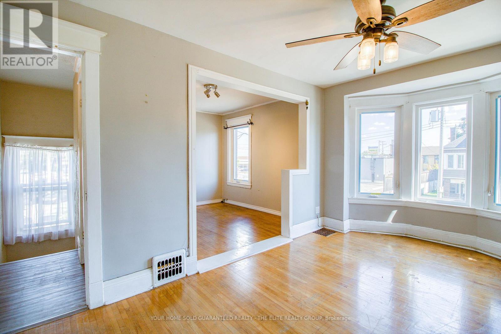 Photo 7 of 167 Balsam Avenue N, Hamilton ON