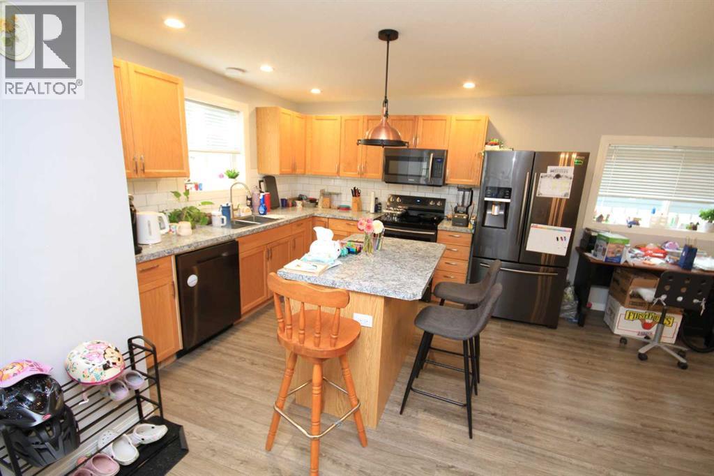 Photo 10 of 4930 52 Avenue, Taber AB