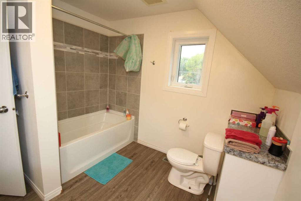 Photo 18 of 4930 52 Avenue, Taber AB