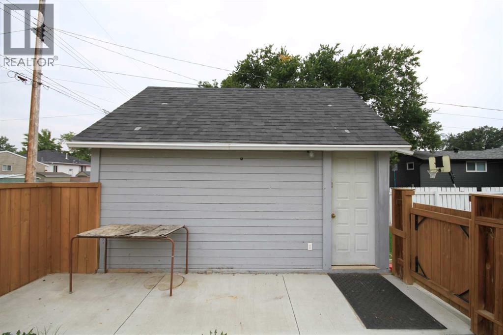 Photo 25 of 4930 52 Avenue, Taber AB
