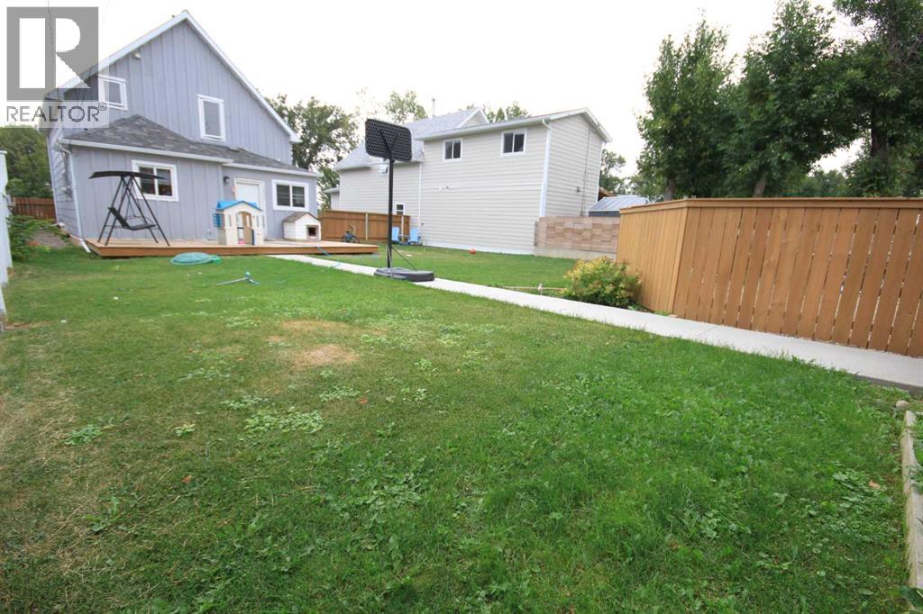 Photo 4 of 4930 52 Avenue, Taber AB