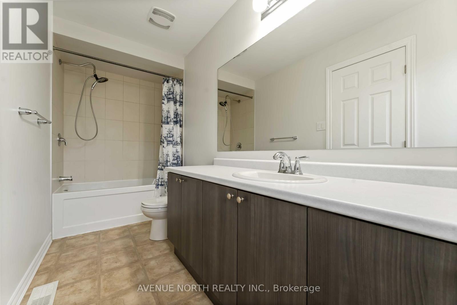 Photo 18 of 563 Foxlight Circle, Ottawa ON