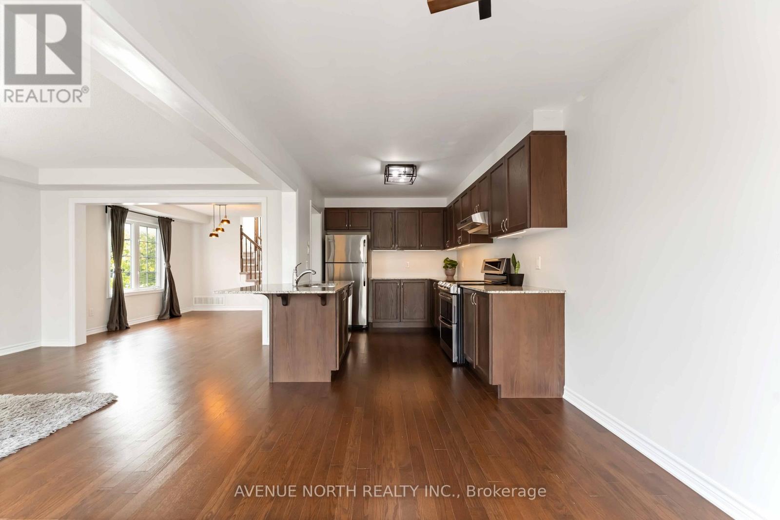 Photo 10 of 563 Foxlight Circle, Ottawa ON
