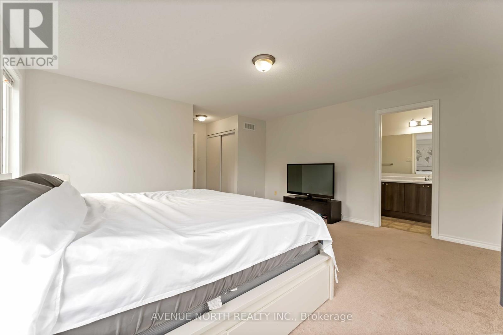 Photo 17 of 563 Foxlight Circle, Ottawa ON